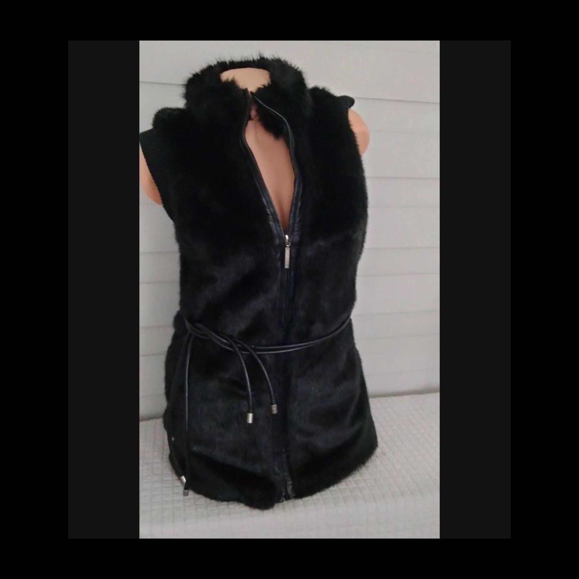 Black fur zip vest jacket with belt, XS, new with tags