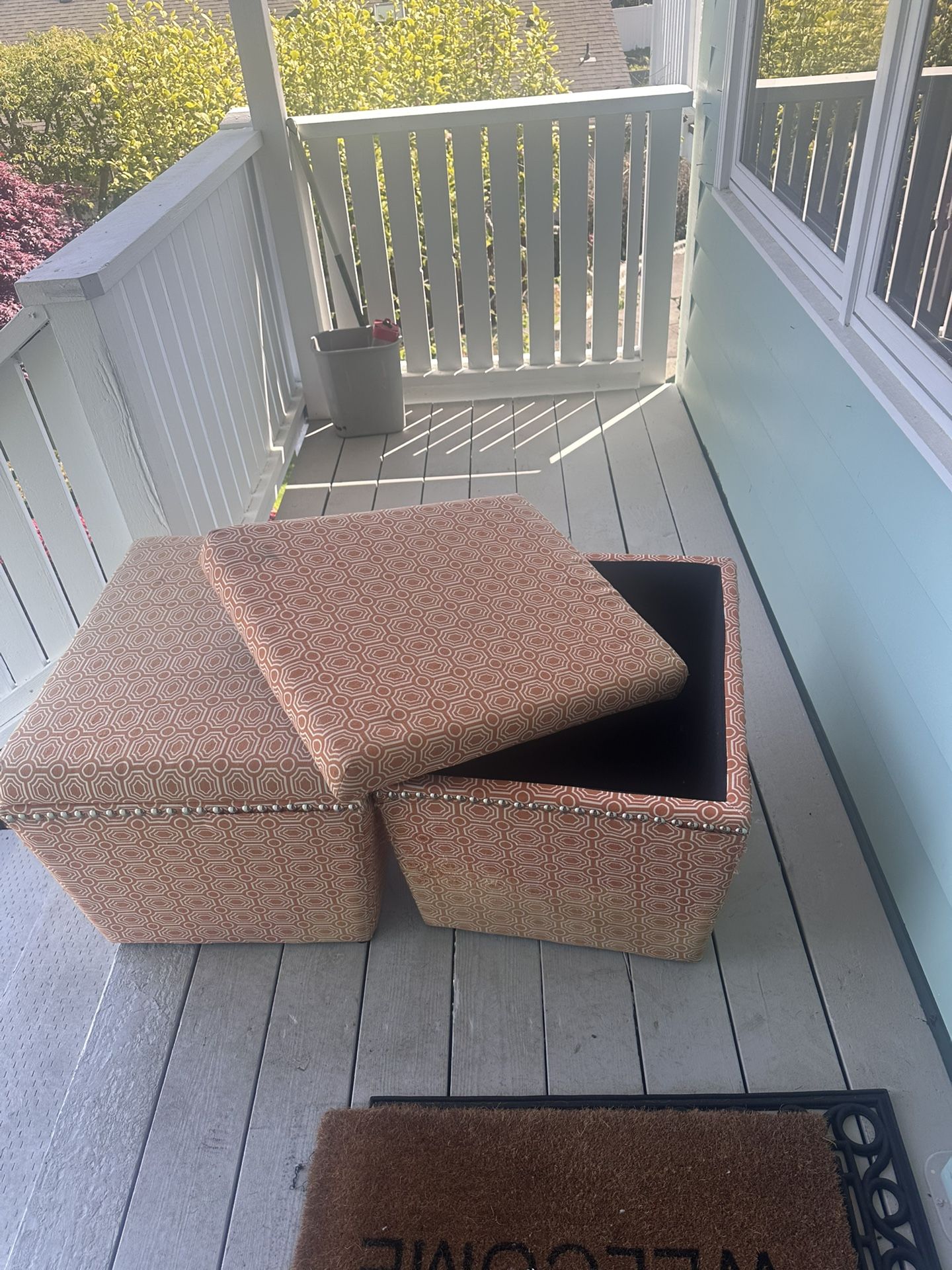 Peach/orange Ottomans