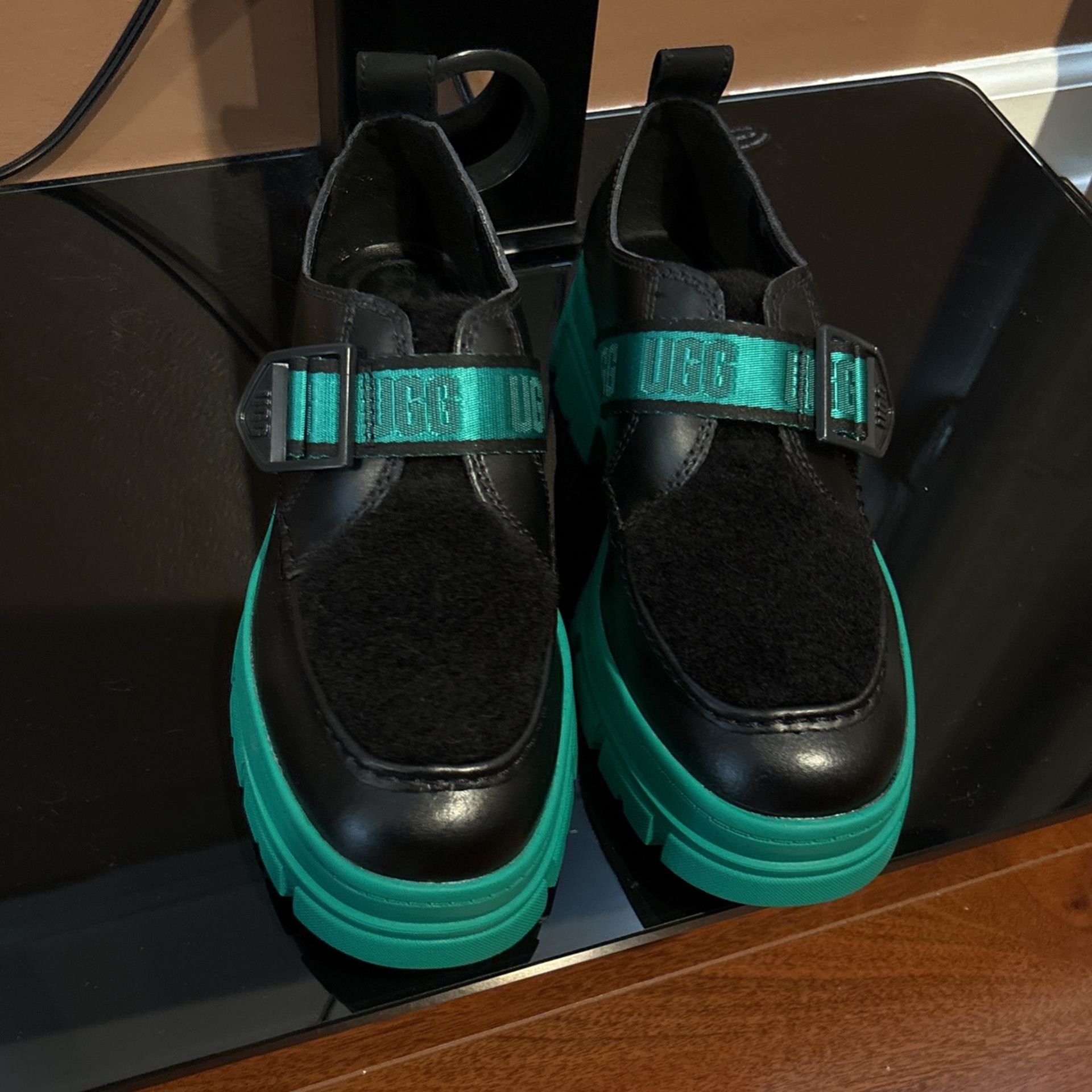 Ashton Shoe Plush UGG