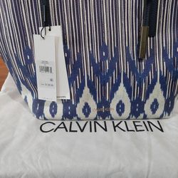 NEW CALVIN KLEIN TOTE BAG W/WRISTLET 