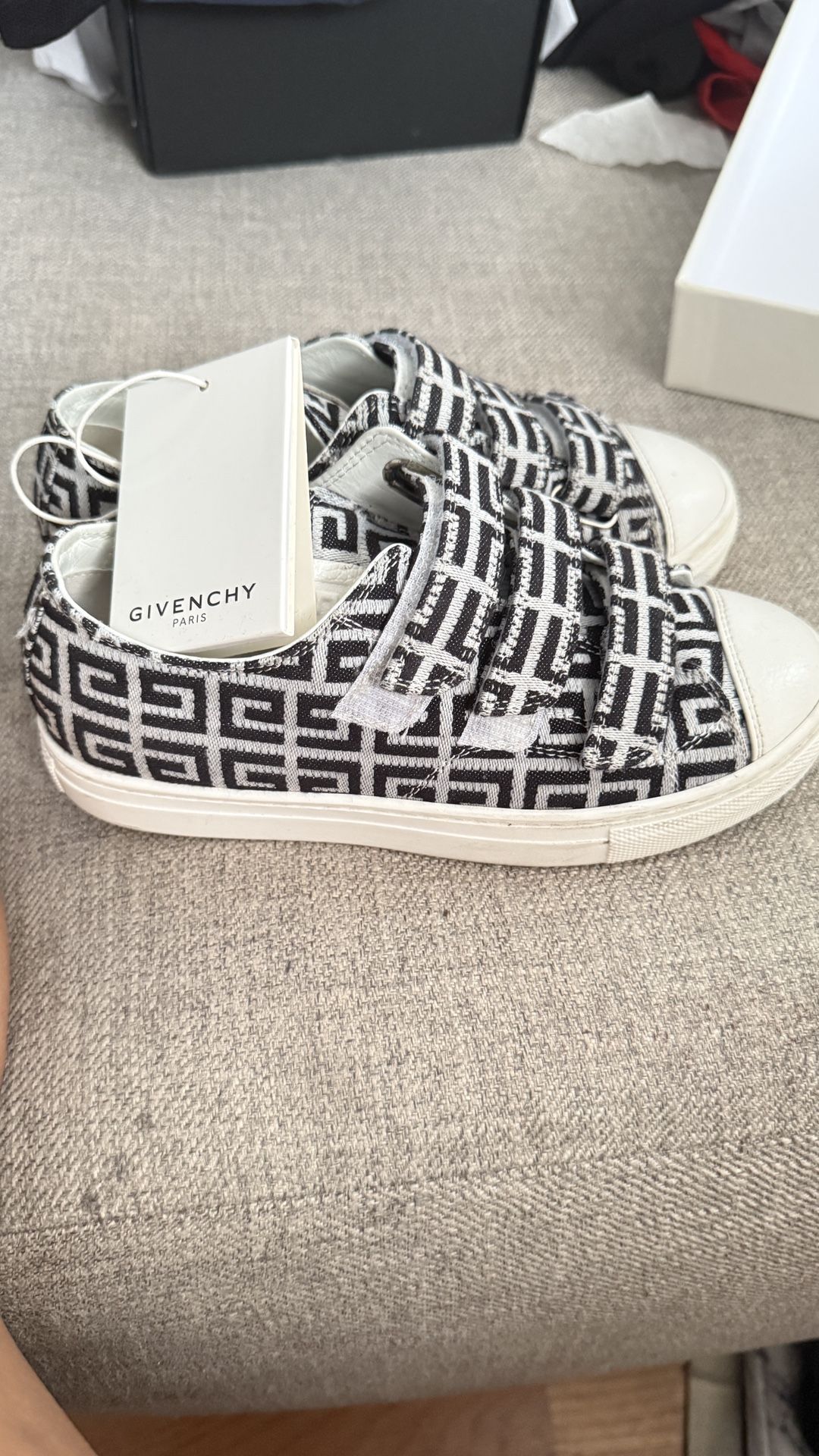 GIVENCHY Snekees