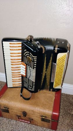 Acordeon Norteño en Muy Buenas Condiciones Accordion