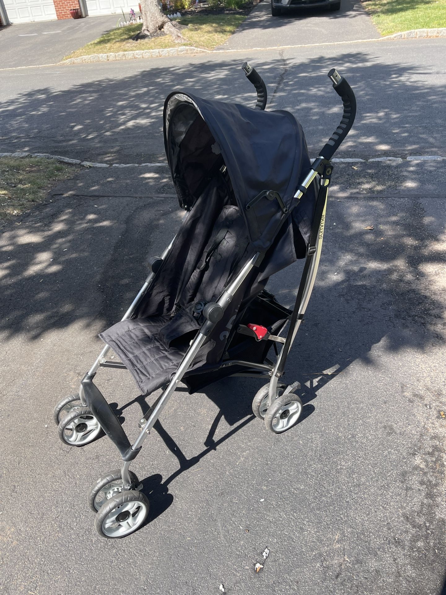 Lightweight & Convenient Umbrella Stroller **local pick up only