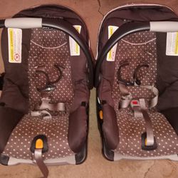 2 Chicco Keyfit 30 Infant Carseats 