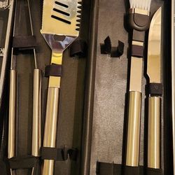 Beautiful NEW !Barbecue Grill Utensil Set In Box