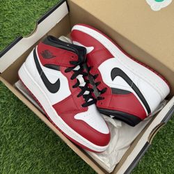 Jordan 1 Chicago Sizes 4Y and 7Y
