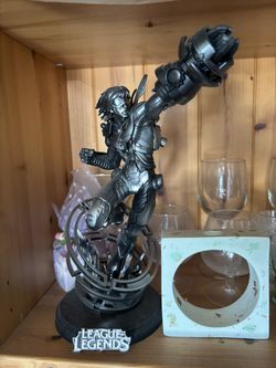 Chrome Pulsefire Ezreal Statue