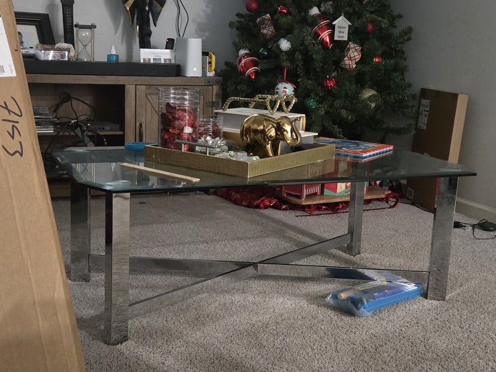 Coffee Table With Two Ends And Lamps