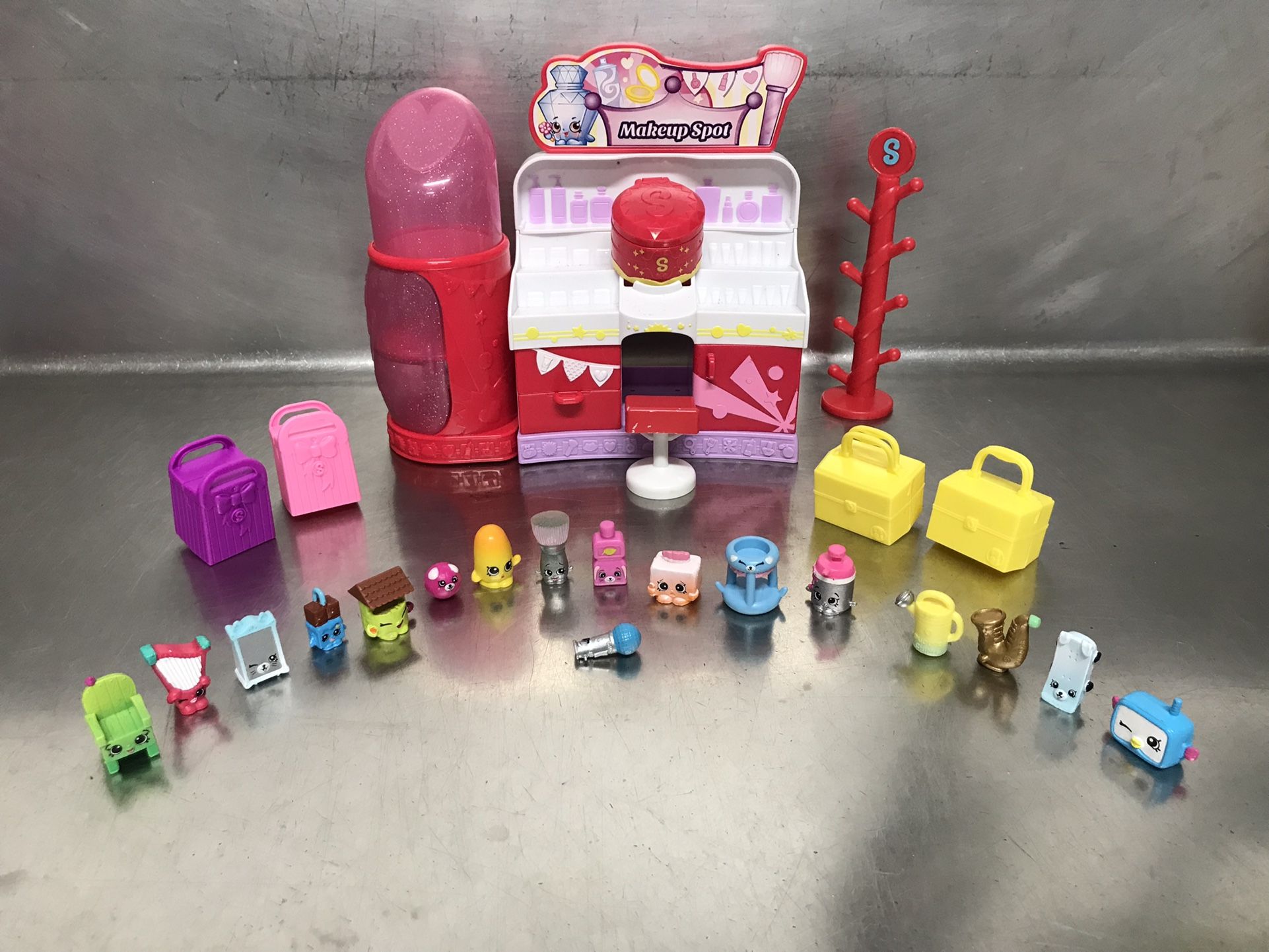 Shopkins Make Up Spot Plus 24 Additional Pieces VGUC