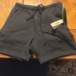 Essentials Shorts Black Size Small-Med 