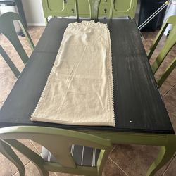 Vintage dining room table and 4 chairs 