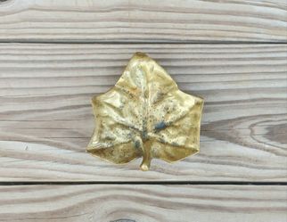 Vintage Small Brass Leaf-Shaped Trinket Dish