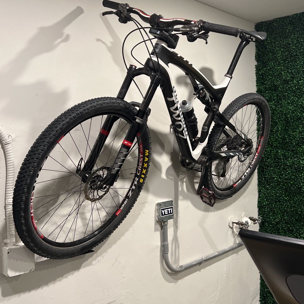 Stradalli Mountain Bike - Medium, 27.5” Wheels, Carbon Fiber - Upgraded & Tuned