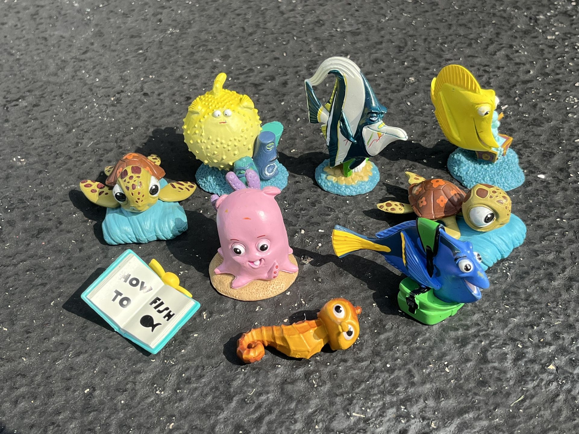 Disney finding Nemo Dory figures