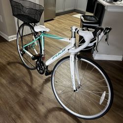 Fuji Finest 1.0 road bike, 44 cm (XS)