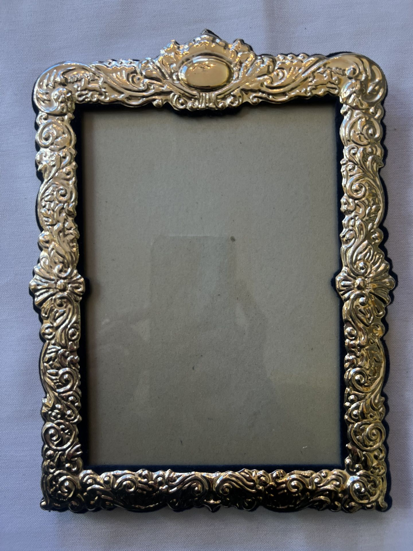 BRAND NEW 8 x 5 Gold Frame
