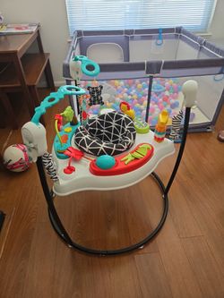 Bouncing activity chair