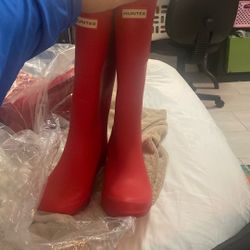 Women’s red hunter size 8 rain boots