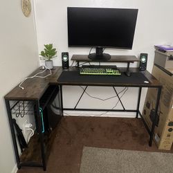 Whole PC setup comes with everything in picture. 
