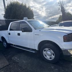 2005 Ford F 150  Clean NEEDS NEW OWNEll