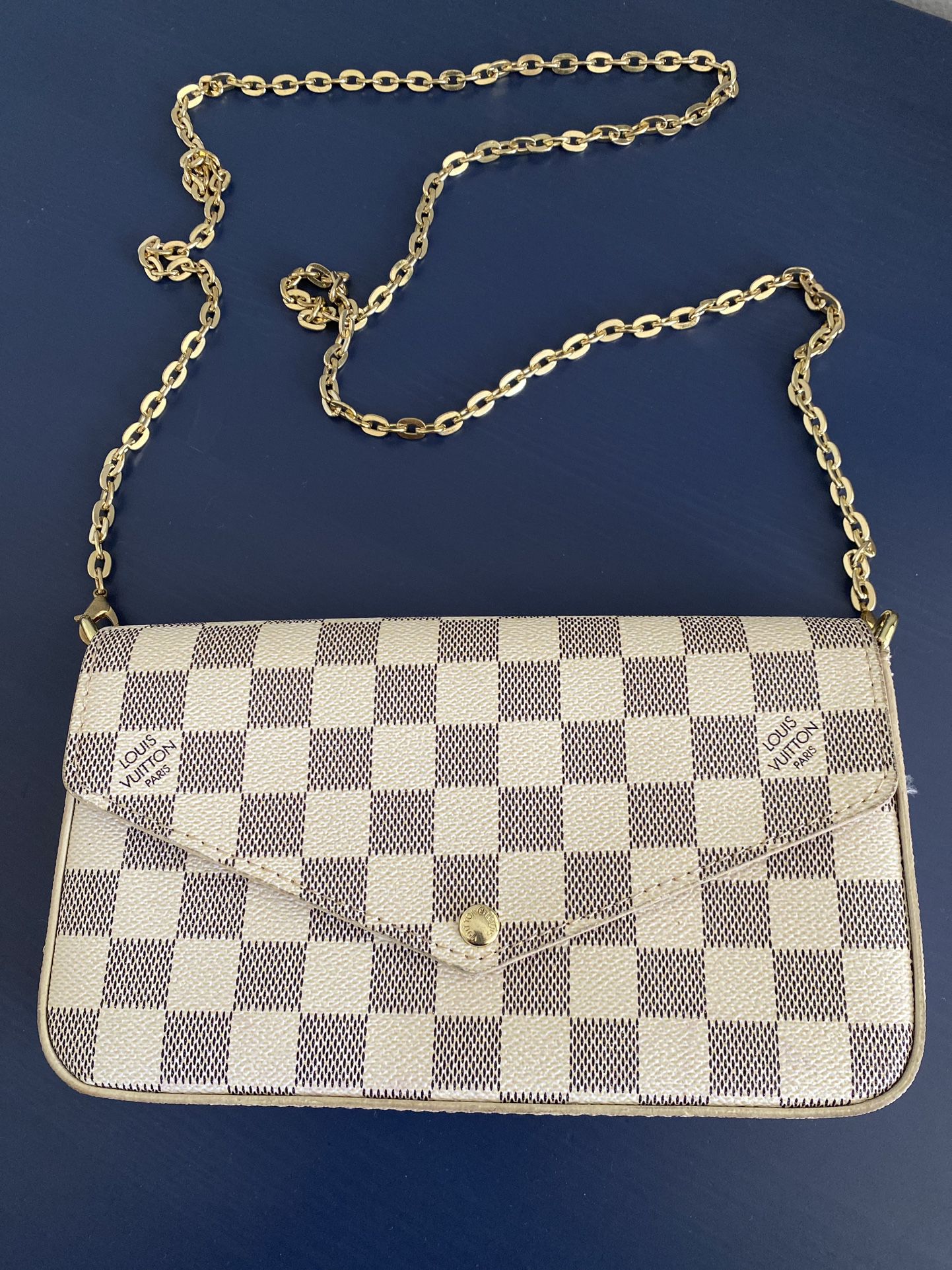 LOUIS VUITTON Felicie Pochette Damier Azur Crossbody Bag White for Sale in  Carmichael, CA - OfferUp