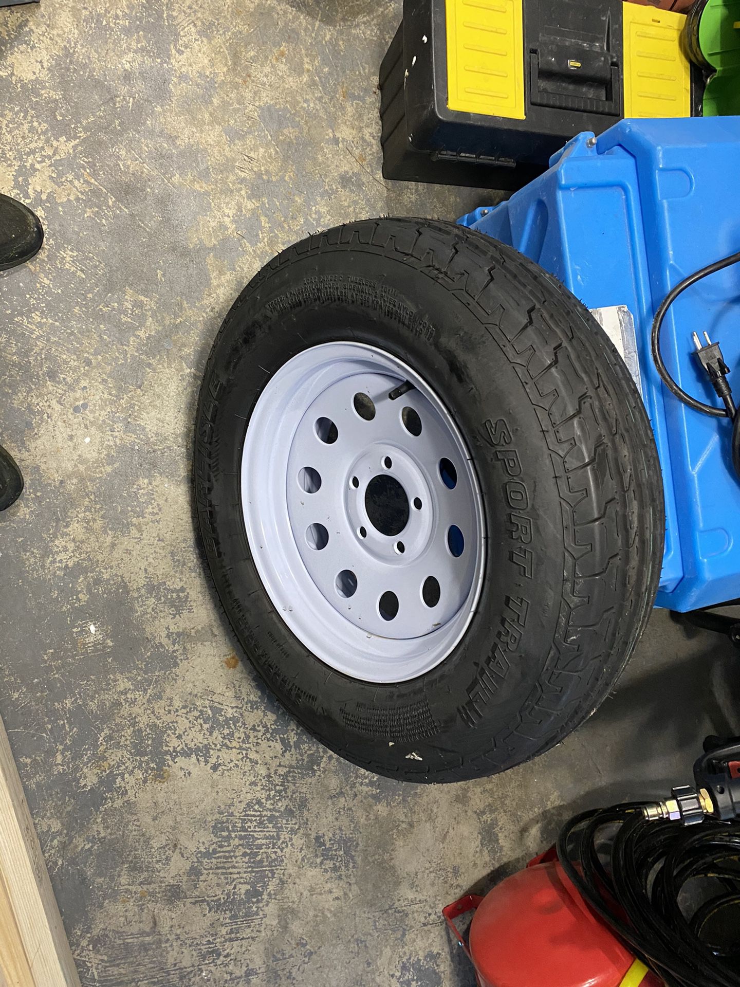 Brand new trailer tire and rim. 5 lug 205/75/15