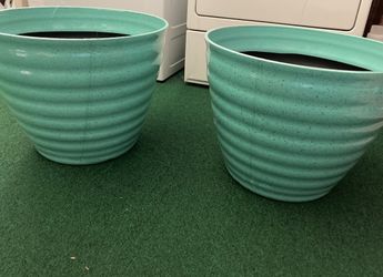 Two new 20 inch planters 