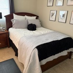 Bedroom Furniture Set for Sale