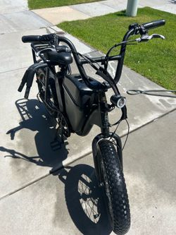 Radrunner e-bike with surf rack
