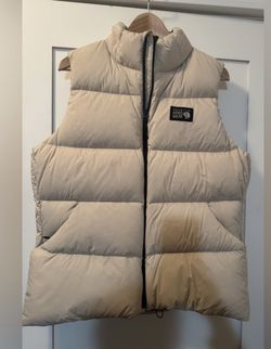NWT-Women’s Mountain Hardware Down Vest Size L