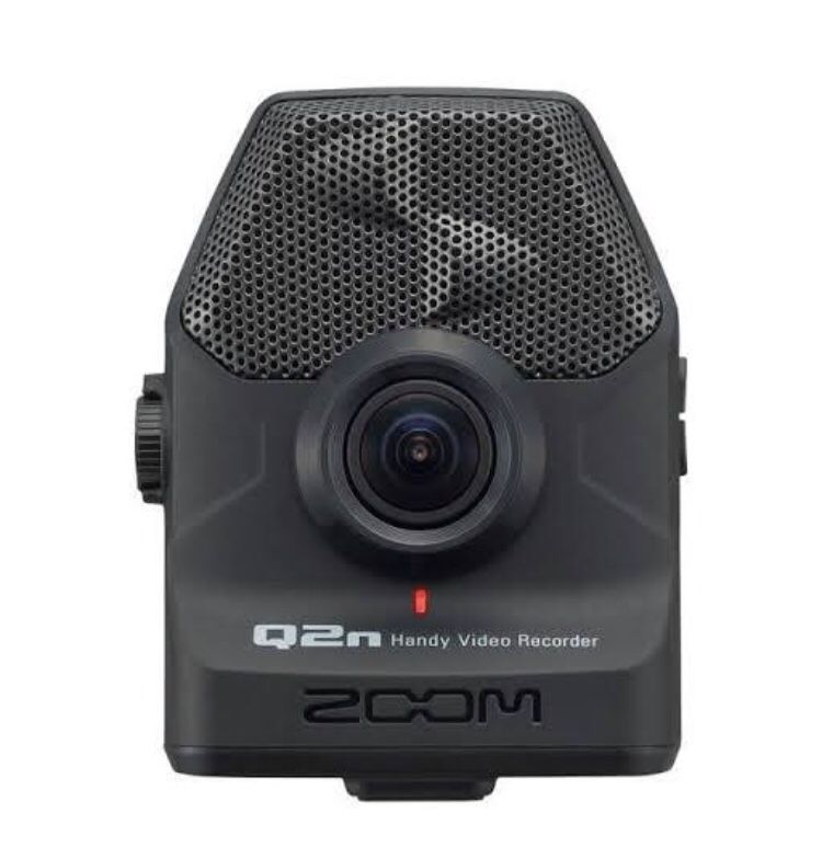 Zoom Q2n Video/Audio recorder with Tripod
