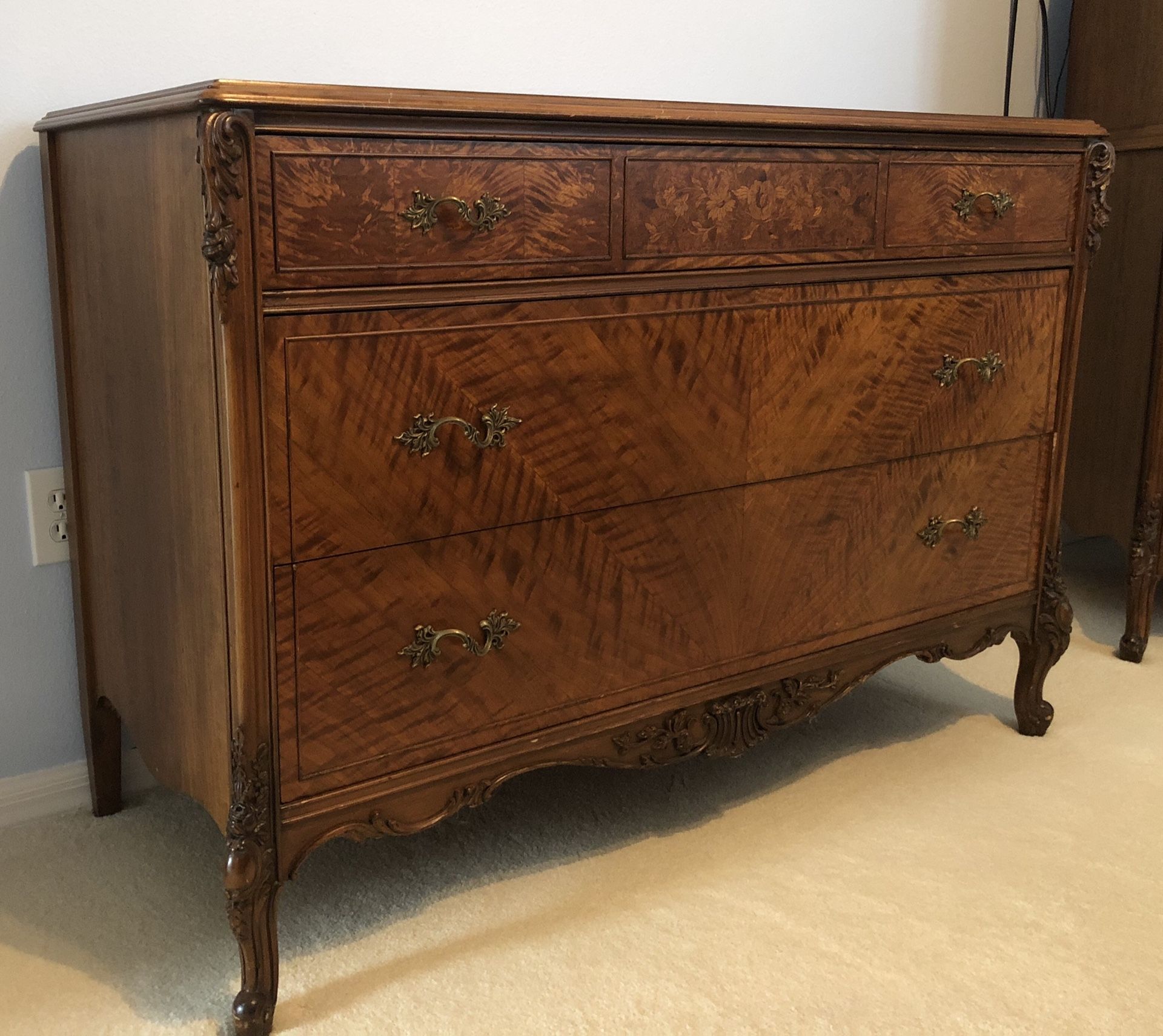 Gorgeous antique dresser. Solid wood. Refinished. Perfect condition. 49w x 34.5h x 22d