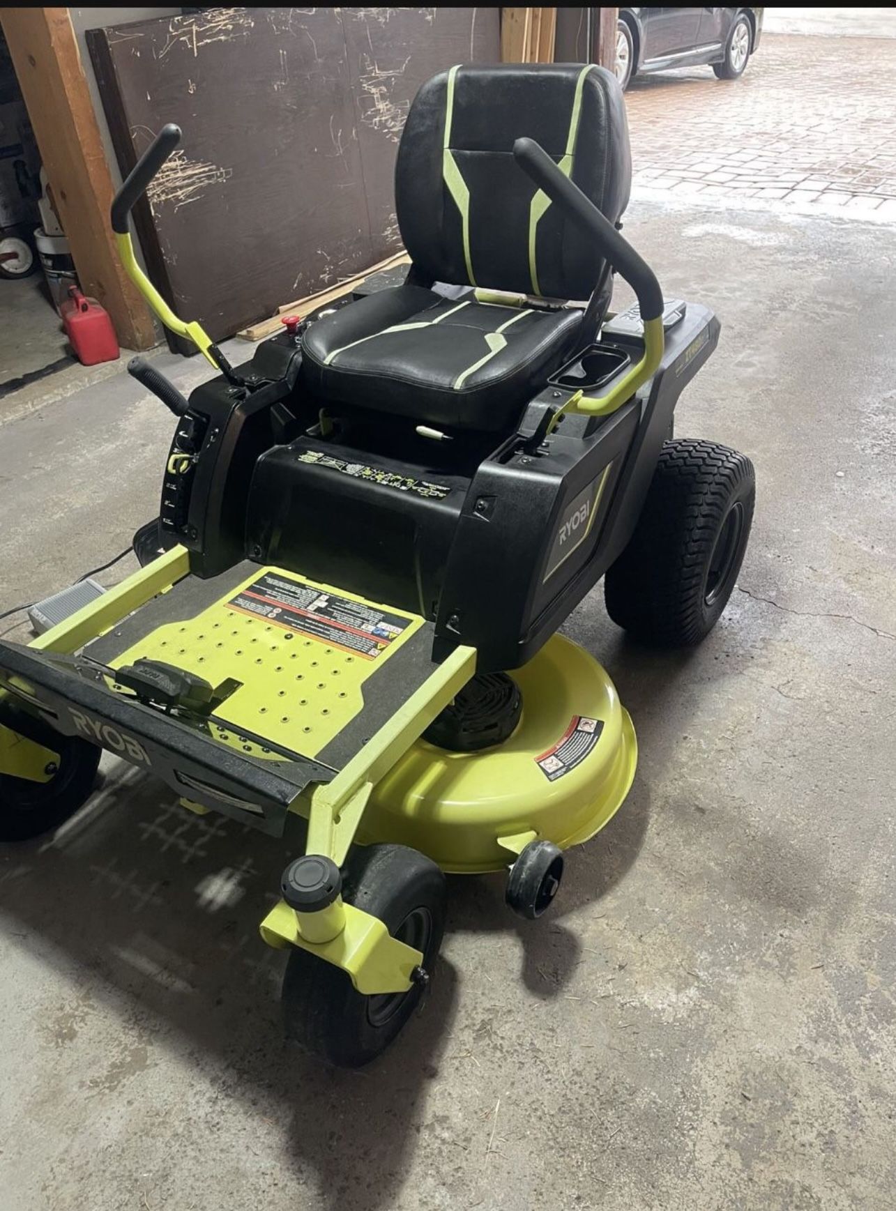 RYOBI 42 in. 100 Ah Battery Electric Riding Zero Turn Lawn Mower