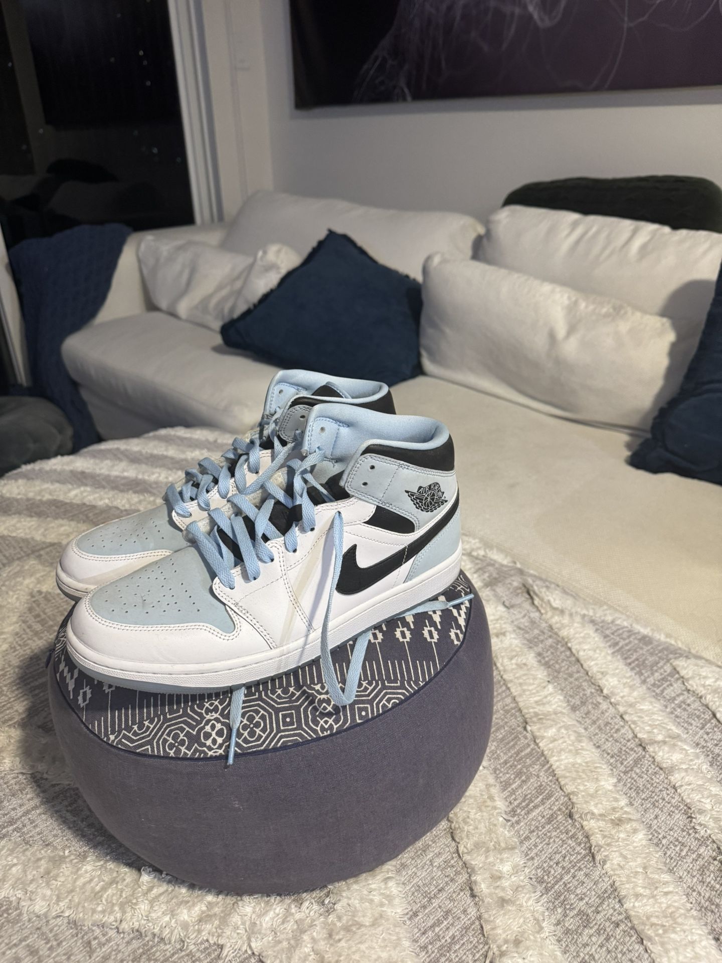 Jordan 1 Mid Baby Blue