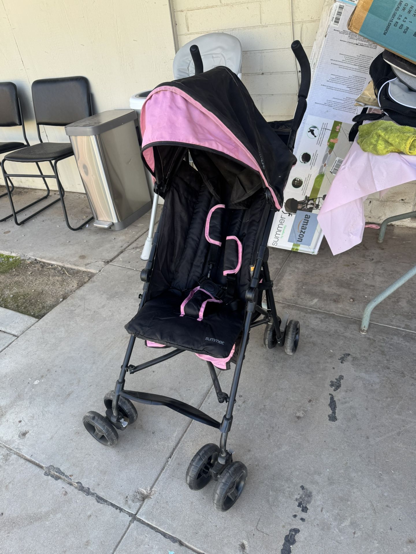 Lightweight baby stroller