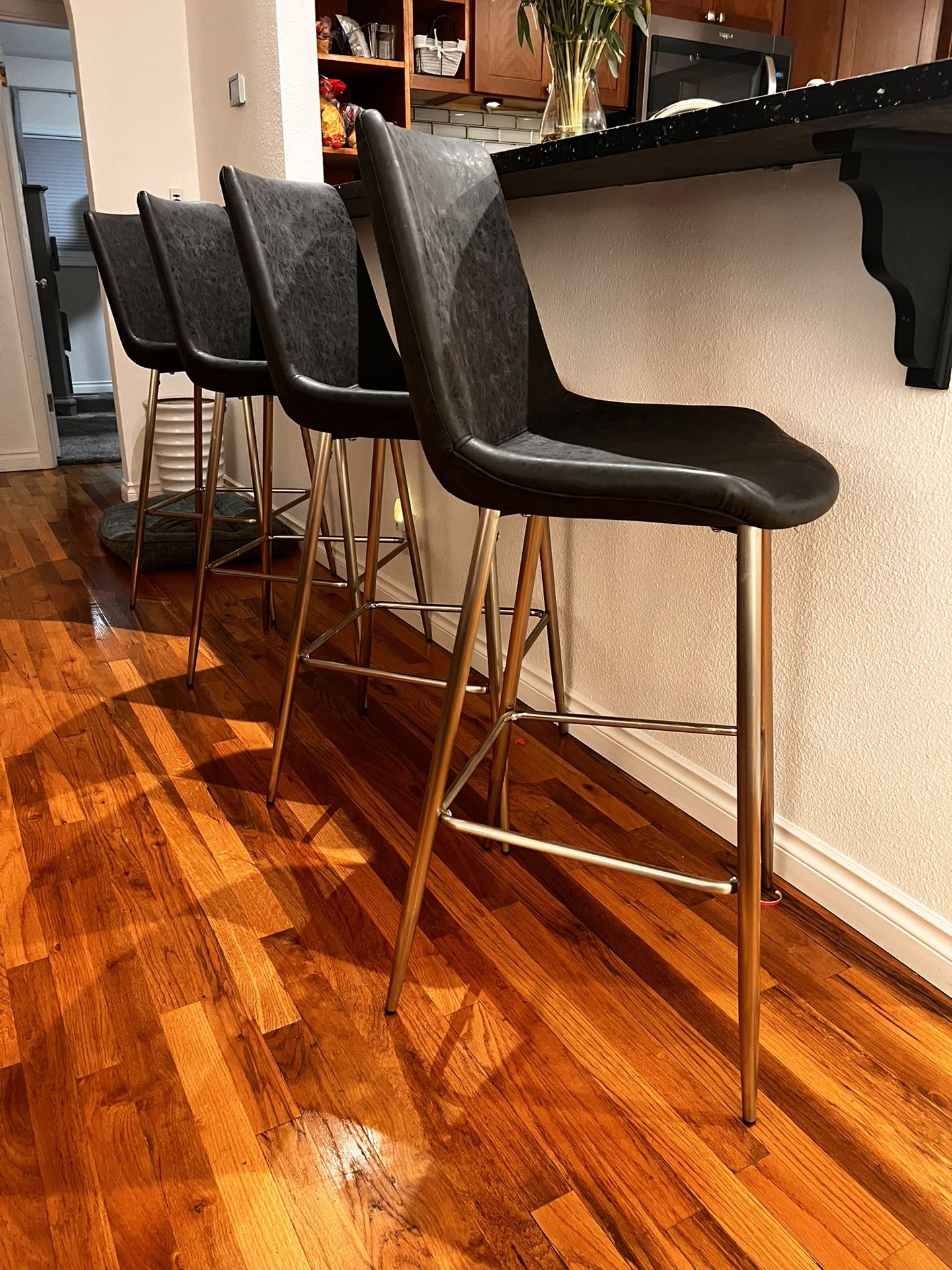 4 Bar stools