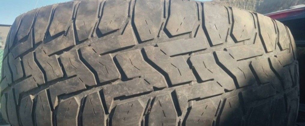 LT275/65R20 Toyo RT Tires (4)