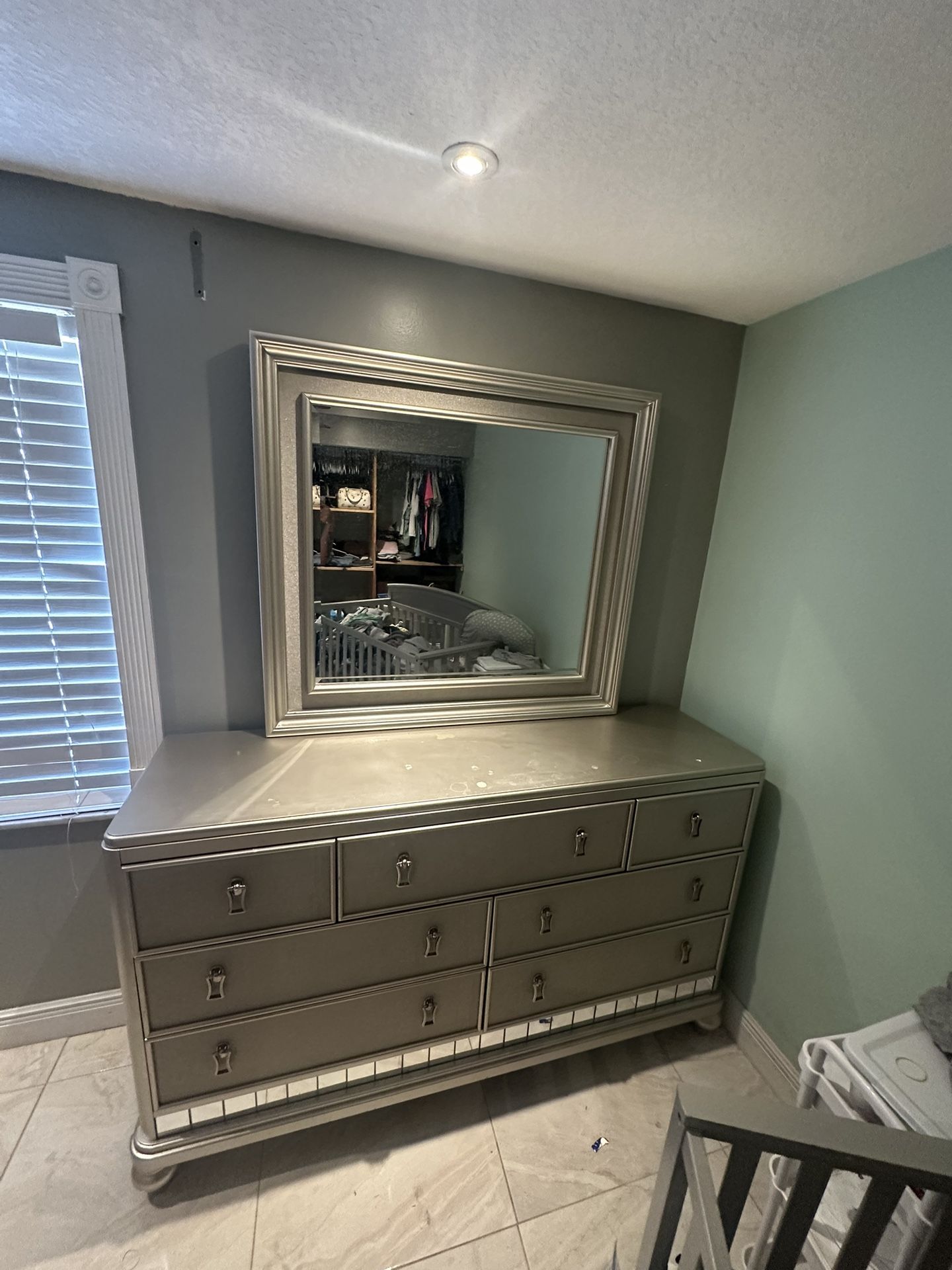 Sophia Vergara 4 Pc Bedroom Set