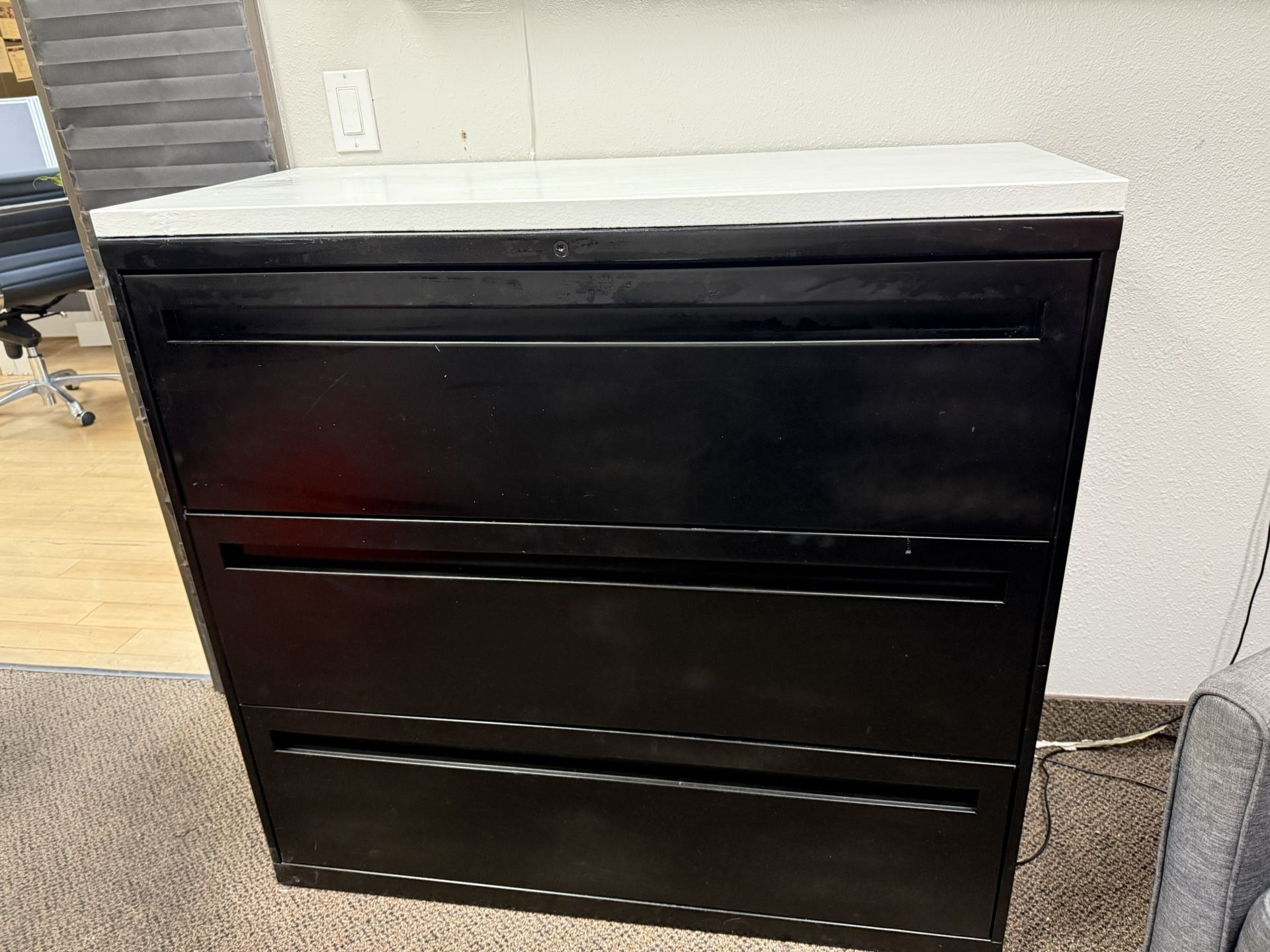 Heavy duty File cabinet with key x3