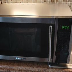 Magic Chef MCM1110ST Microwave Oven