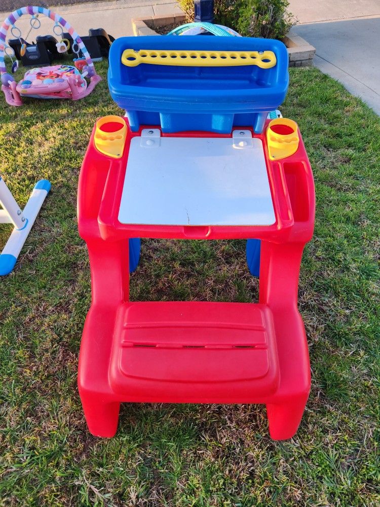 Step 2 Kids Desk