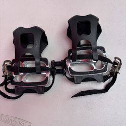 1 pair of road bike pedals