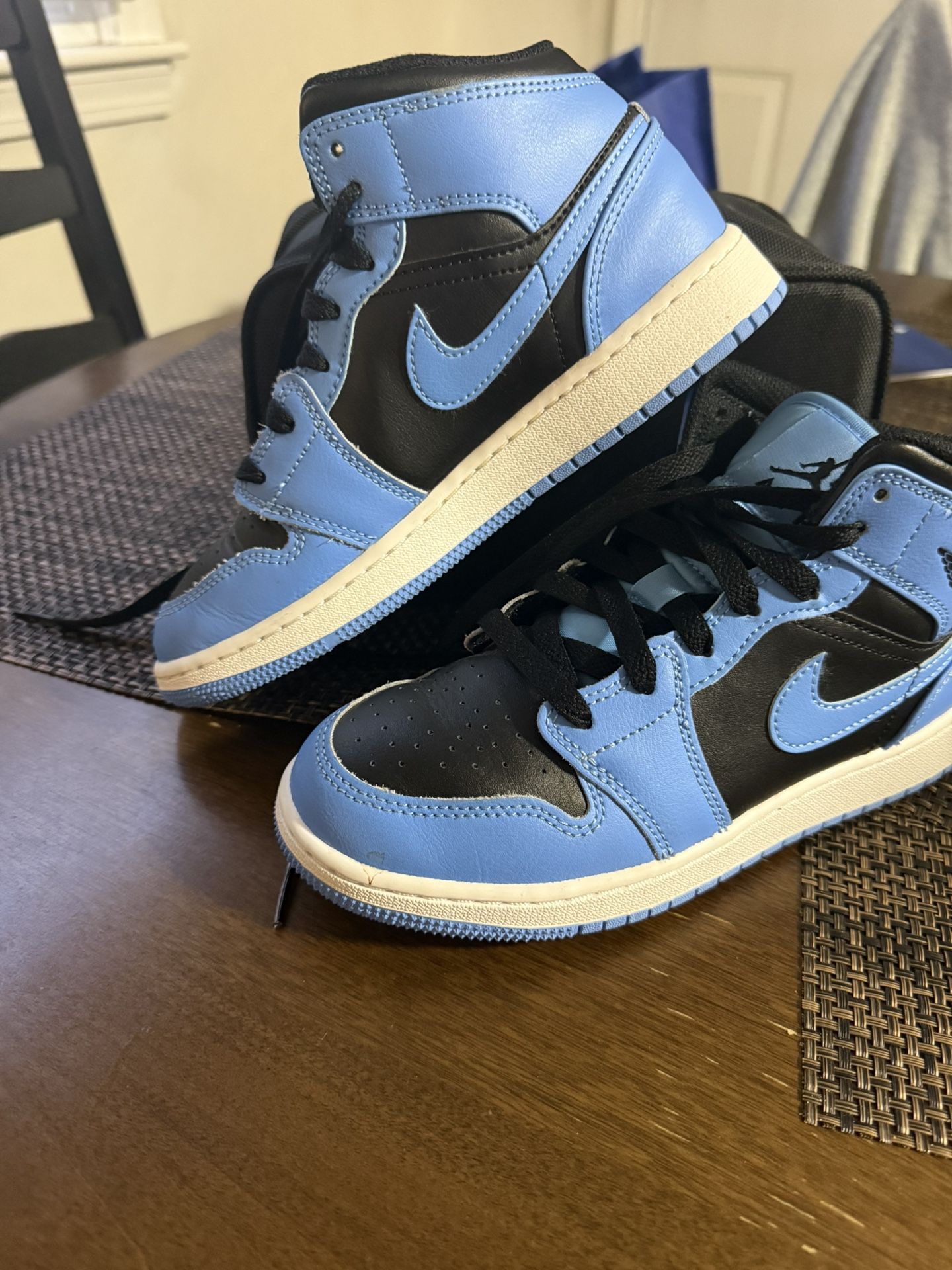 4 Y Jordan 1’s