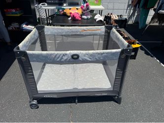 Baby play pen