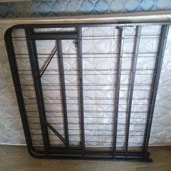 Metal bed frame