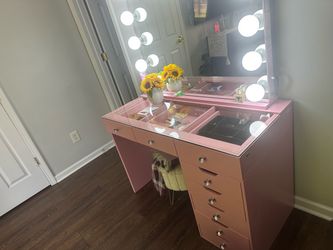 Makeup vanity