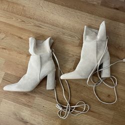 CREAM COLORED ANKLE HIGH BOOTS 7.5