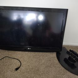 37" LG TV With Bottom Stand 