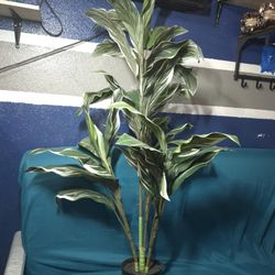 Artificial Decorative Plant 1.40 m – Realistic & Stylish
