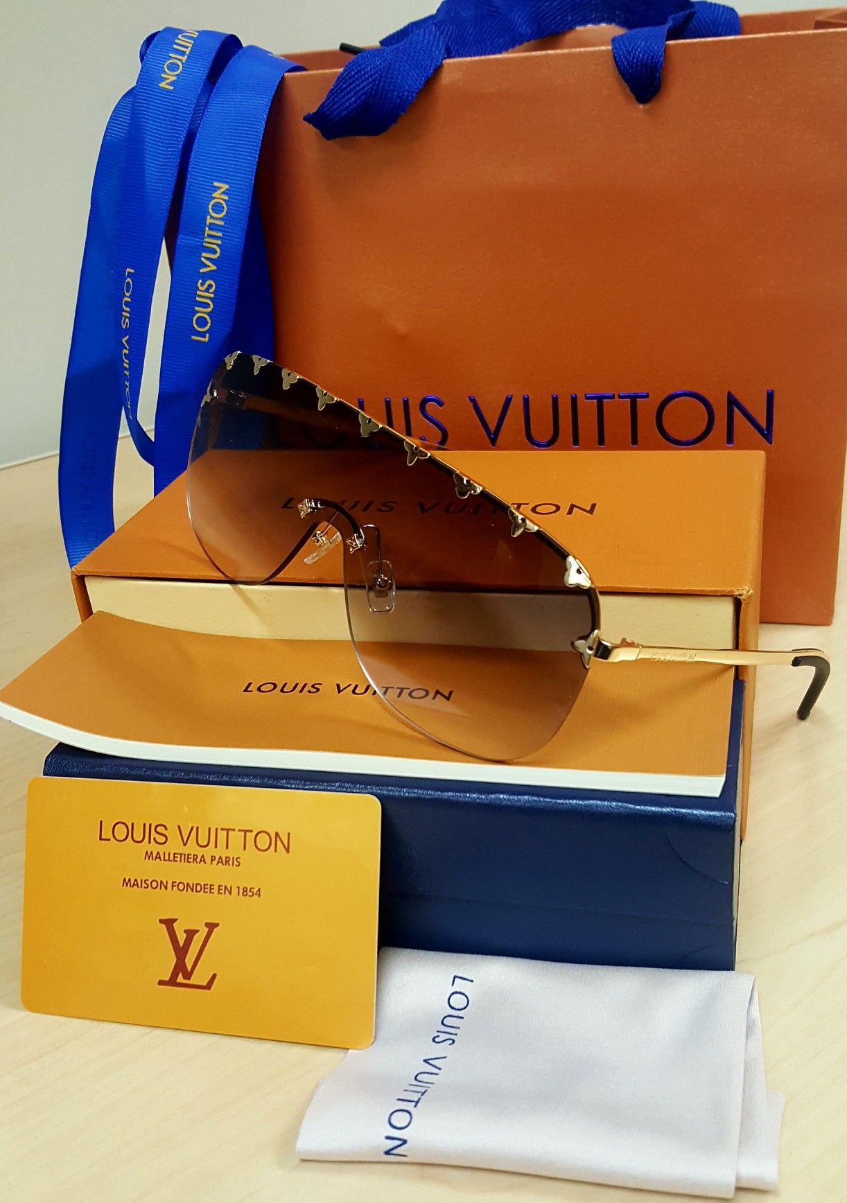 Wholesale L-V Z0936E Sunglasses In Black Gold Gradient Grey